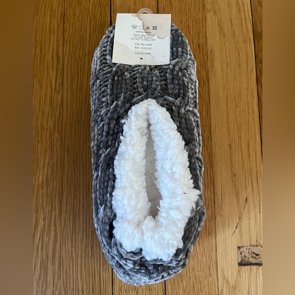 Ruggine Women’s Slippers- Size L/XL - Picture 2 of 5